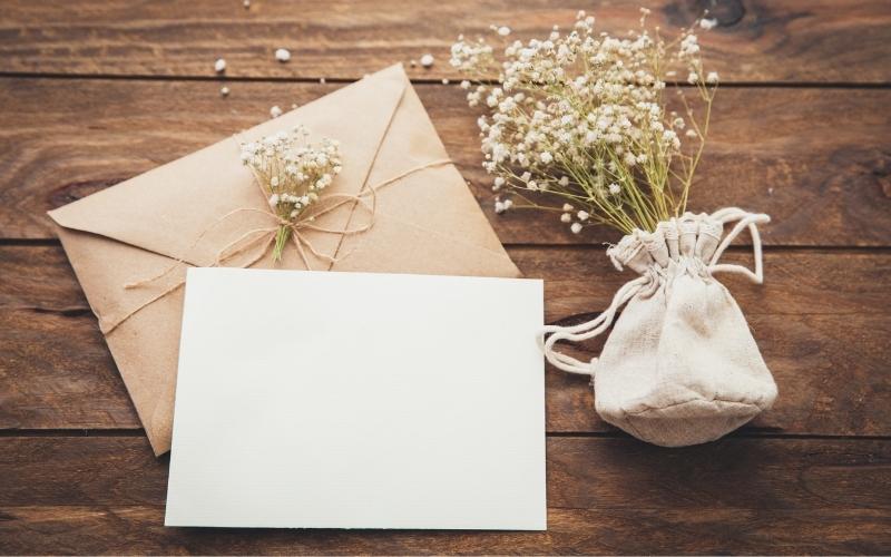 家族婚なら両親や兄弟への引き出物はなし 判断ポイントを解説します 幸せな家族婚のつくり方