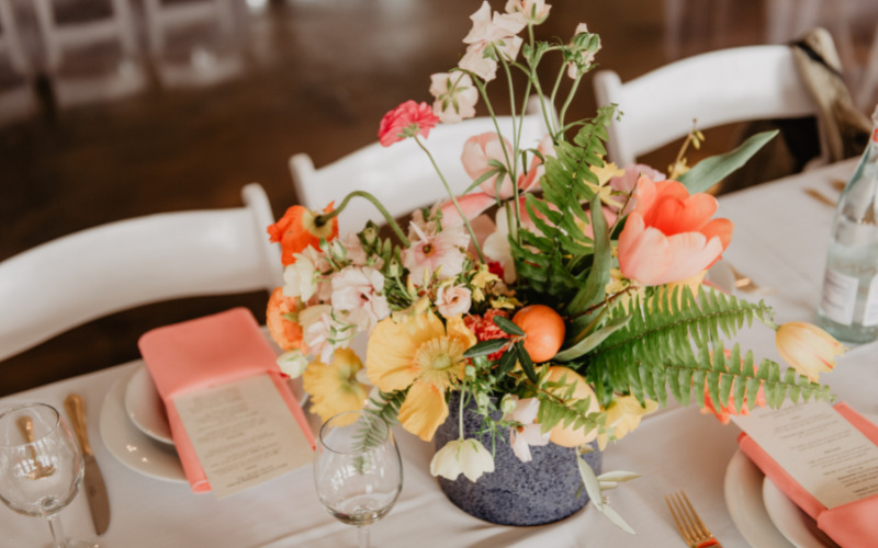 披露宴のテーブルの装花