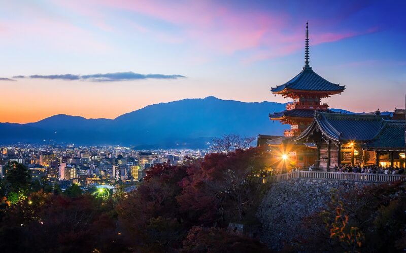 夕暮れの観光地